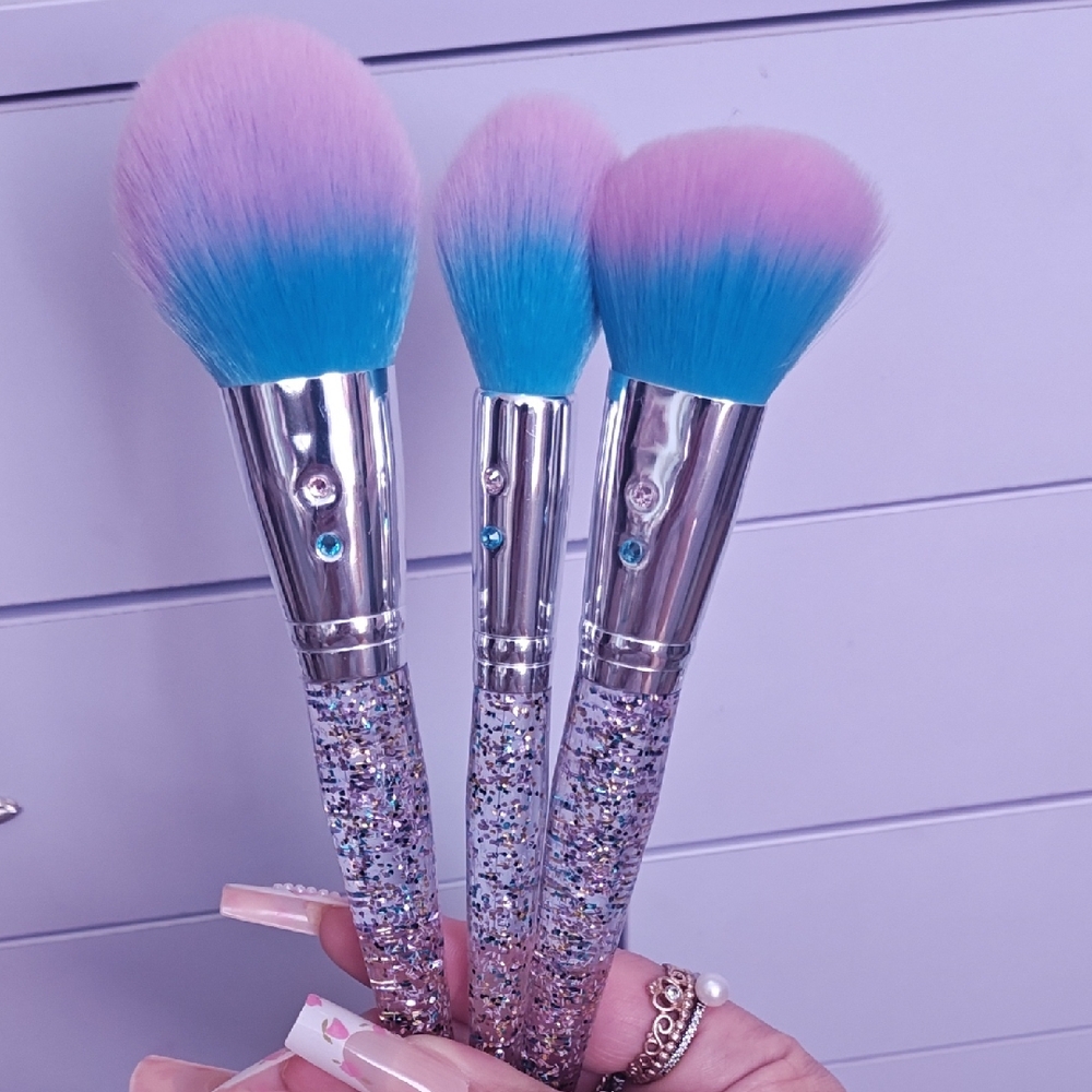 NWOT 3 piece SLMISSGLAM brushes